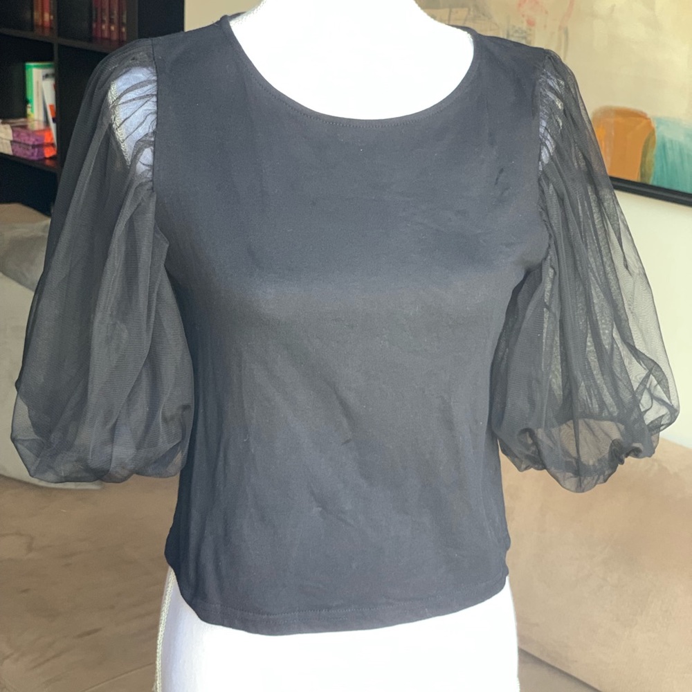 Cotton tee with tul puff sleeves
